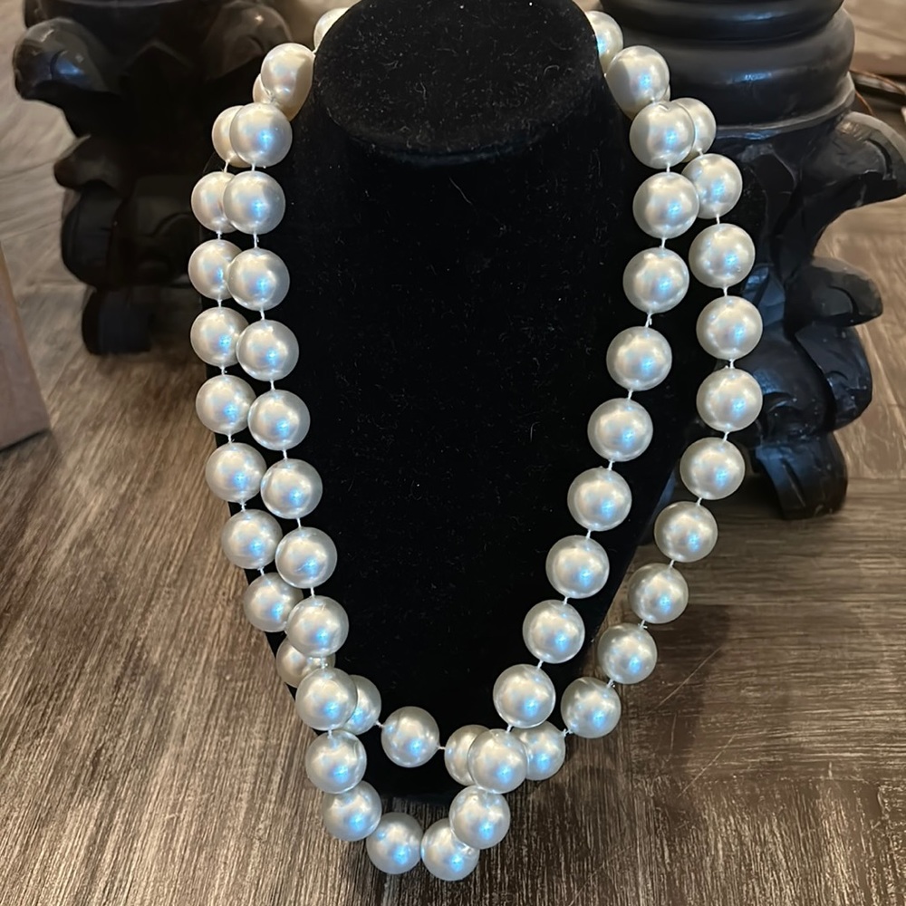 2 chunky pearl necklaces